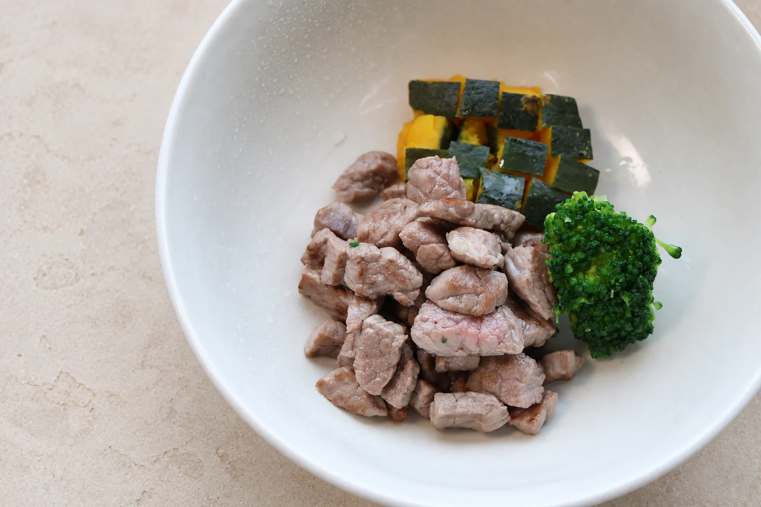 牛もも肉のステーキ
