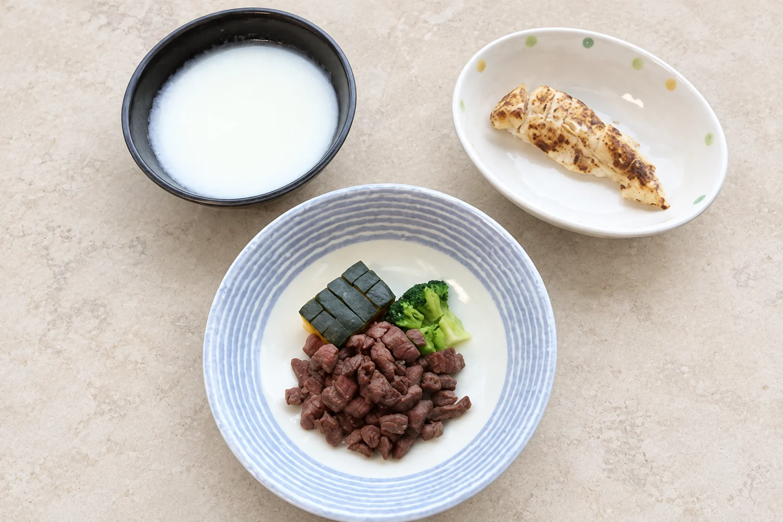 馬肉ステーキ・ささみのオーブン焼き・ヤギミルクのセット例